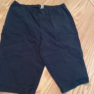 Everyday Fit Catherines 2X Black Capris Long Shorts